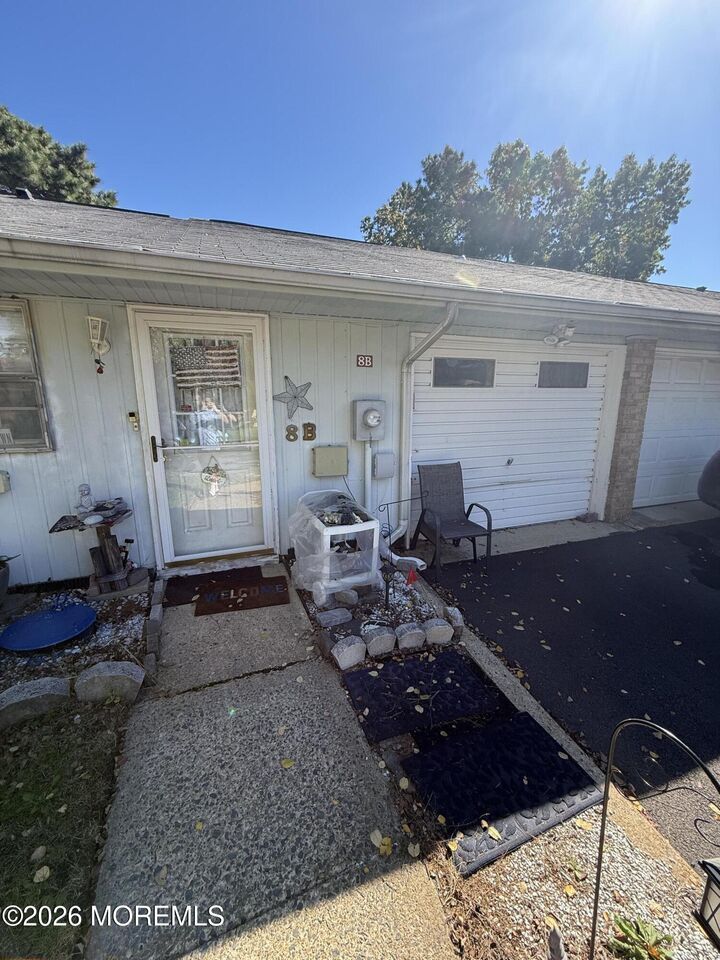 Property Photo:  8B Yorkshire Court  NJ 08759 