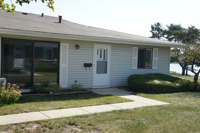 Property Photo: 923 Shattuck Lane 923 IL 60194