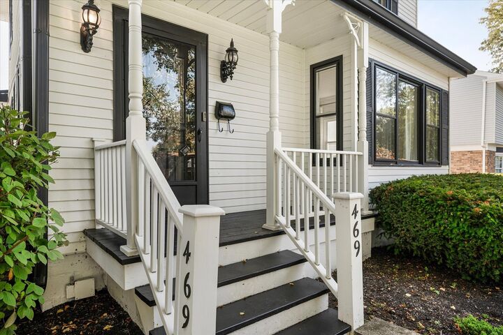 Property Photo:  469 S York Street  IL 60126 