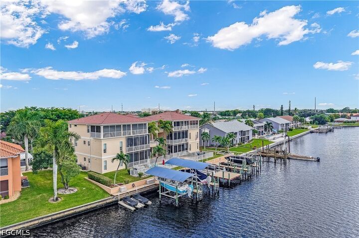 Property Photo:  4610 SE 5th Place 201  FL 33904 