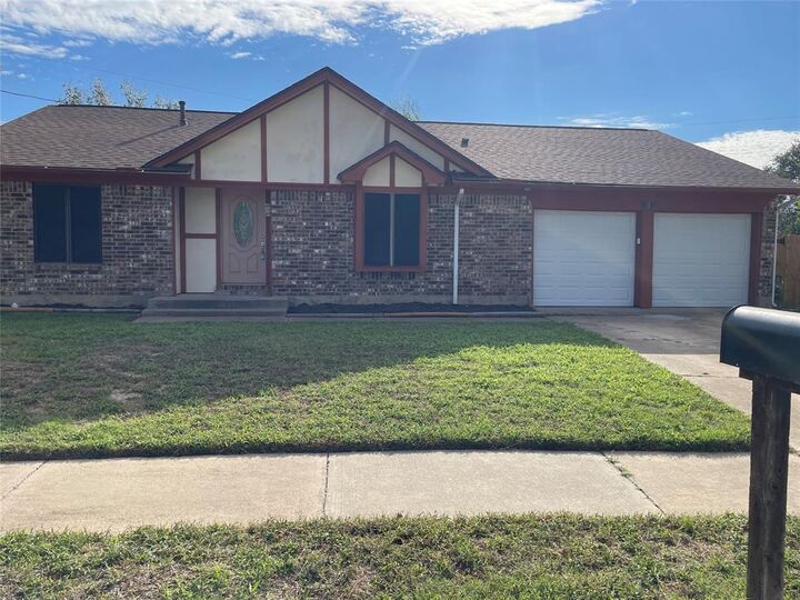 Property Photo: 5816 Chadsford Court TX 76148