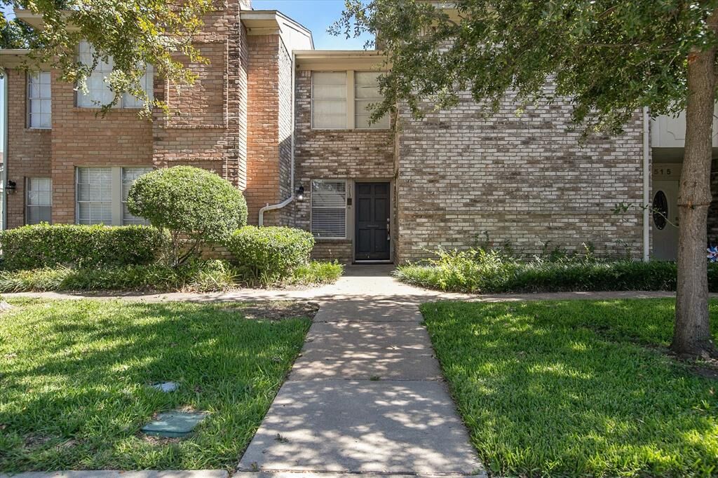 Property Photo:  513 Towne House Lane  TX 75081 