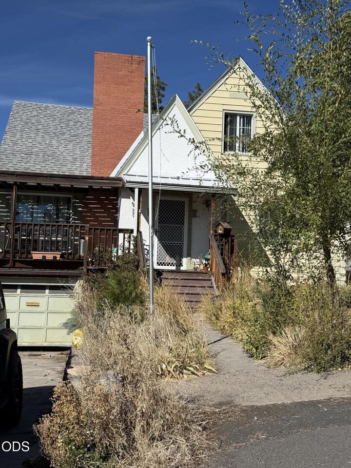 Property Photo:  2053 Lawrence Street  OR 97601 