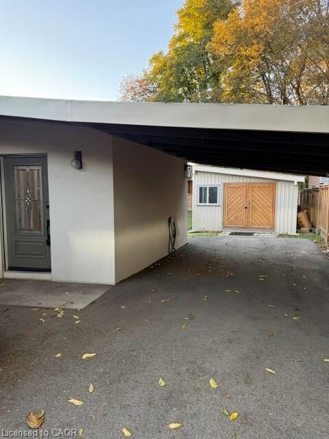 Property Photo: 121 Paisley Boulevard E ON L5A 1P6