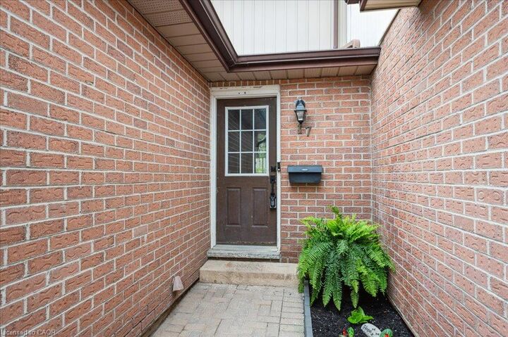 Property Photo:  25 Valleyview Road 17  ON N2E 1L5 