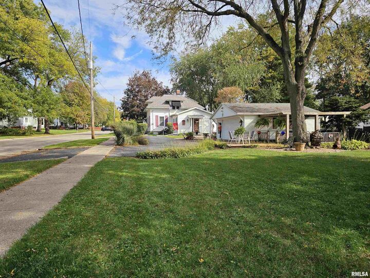 Property Photo: 52 W Dayton Street IL 61401