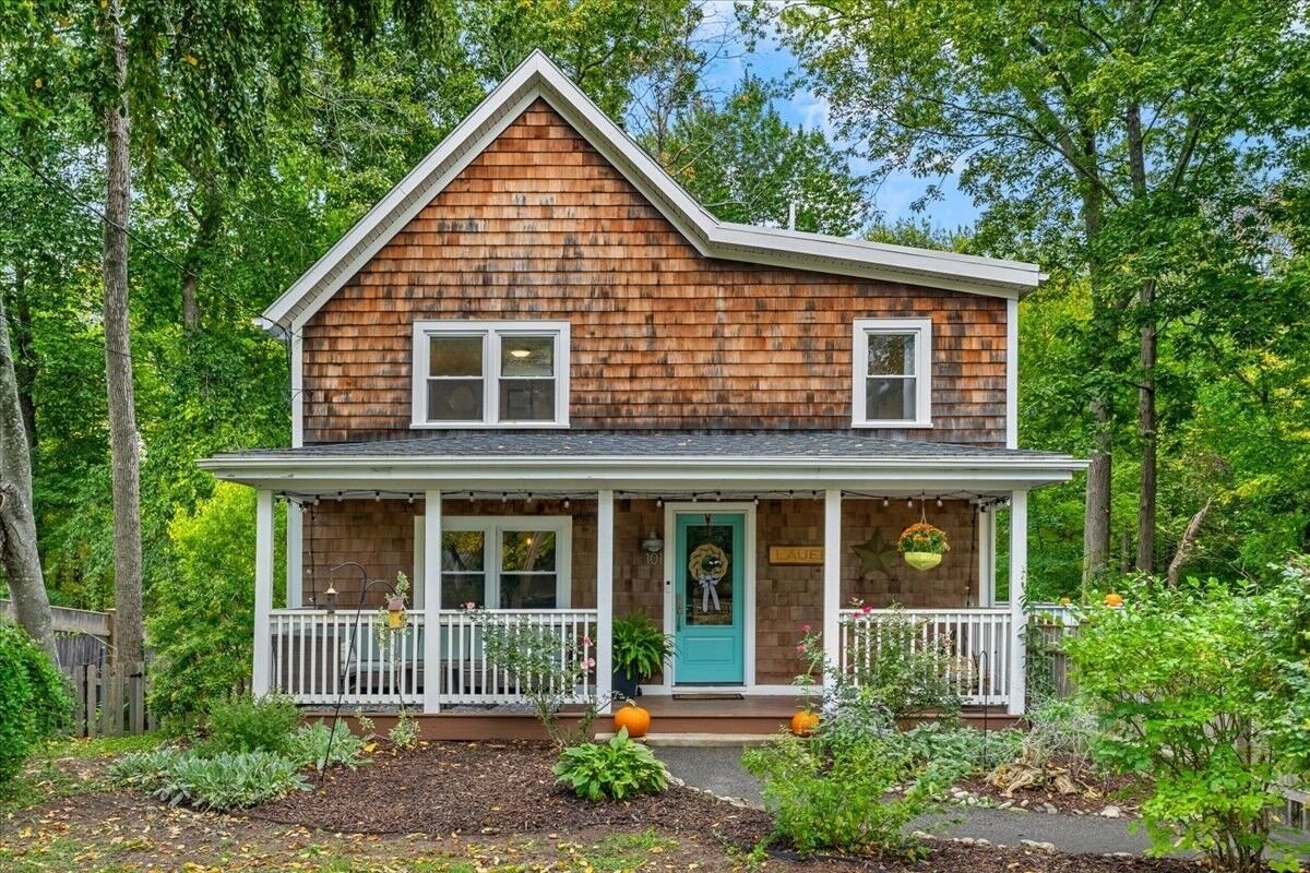 Property Photo: 101 Booth Hill Rd MA 02066