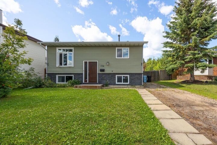 Property Photo:  134 Farrell Bay  AB T9K 1N8 