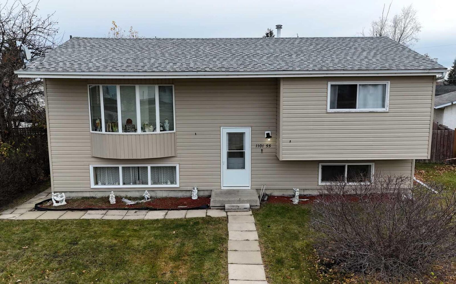 Property Photo:  1101 55 Street  AB T7E 1J1 