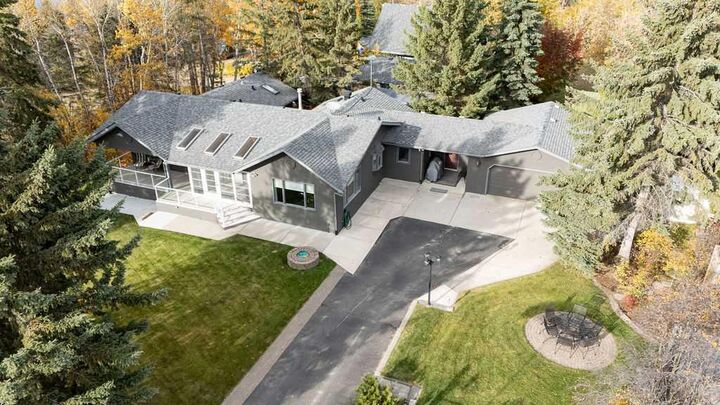 Property Photo:  36214 Range Road 250 202  AB T0M 1R0 