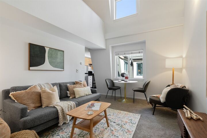 Property Photo:  425  Vine St 721  WA 98121 