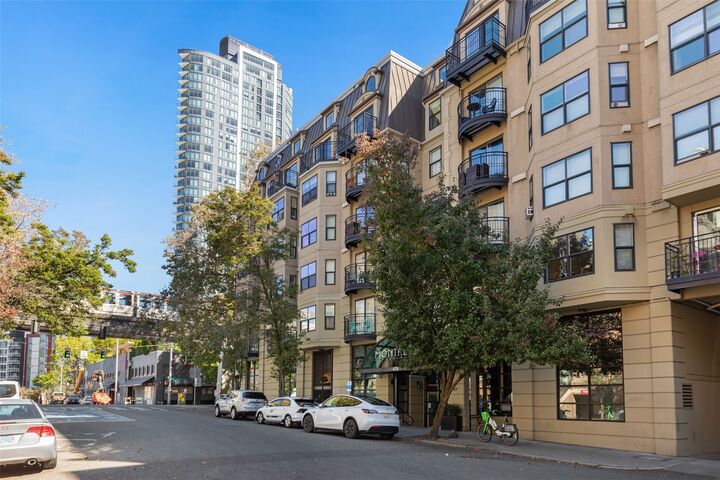 Property Photo: 425 Vine St 721 WA 98121