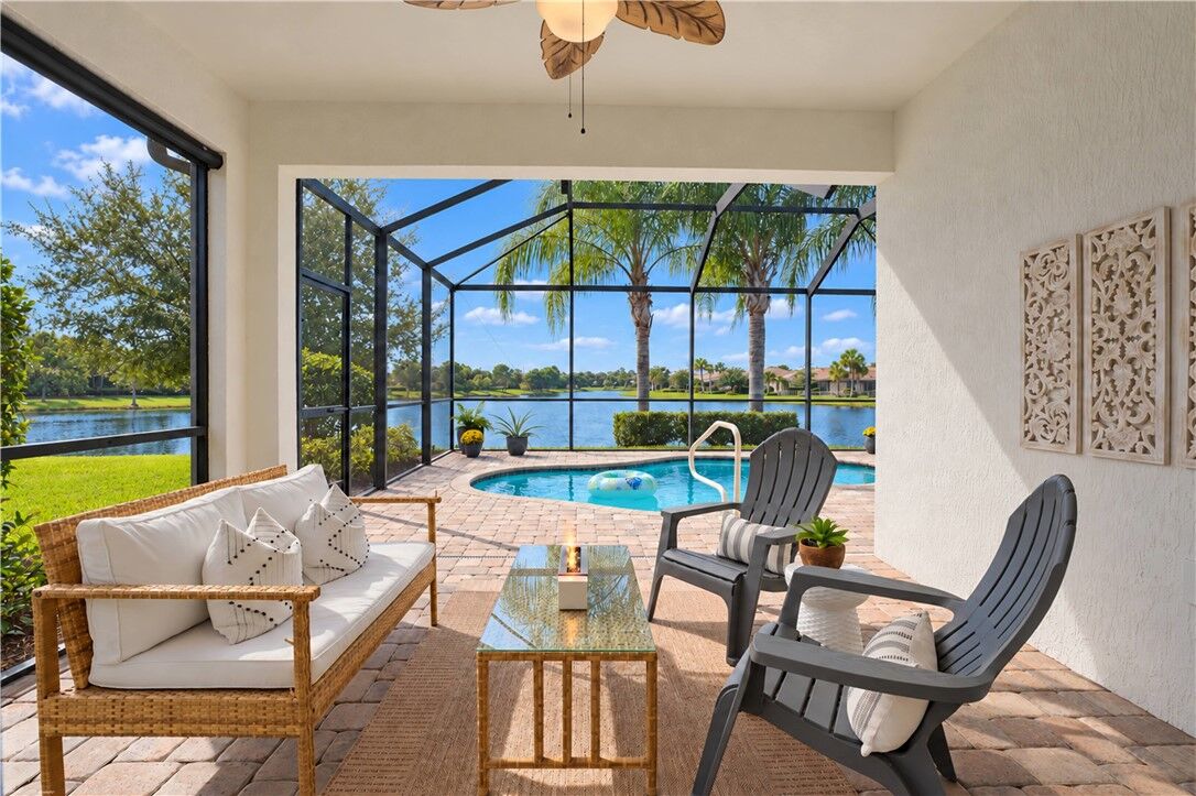 Property Photo:  4423 Beauty Leaf Circle  FL 32967 