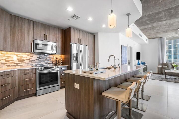 Property Photo:  300 S Australian Avenue 805  FL 33401 