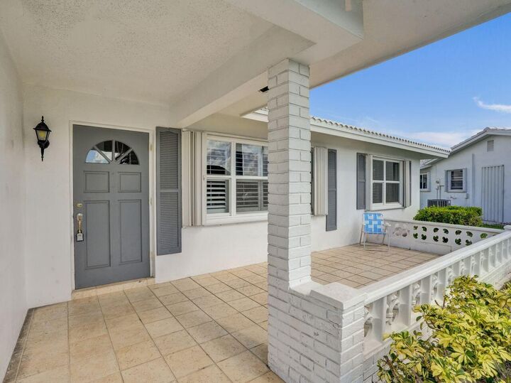 Property Photo: 605 SW 21st Circle FL 33426