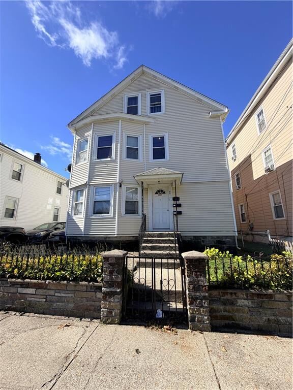 Property Photo:  