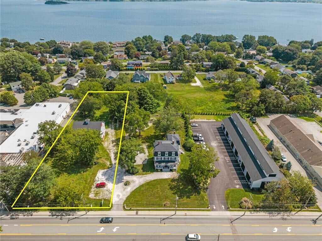 Property Photo: 2967 East Main Road RI 02871