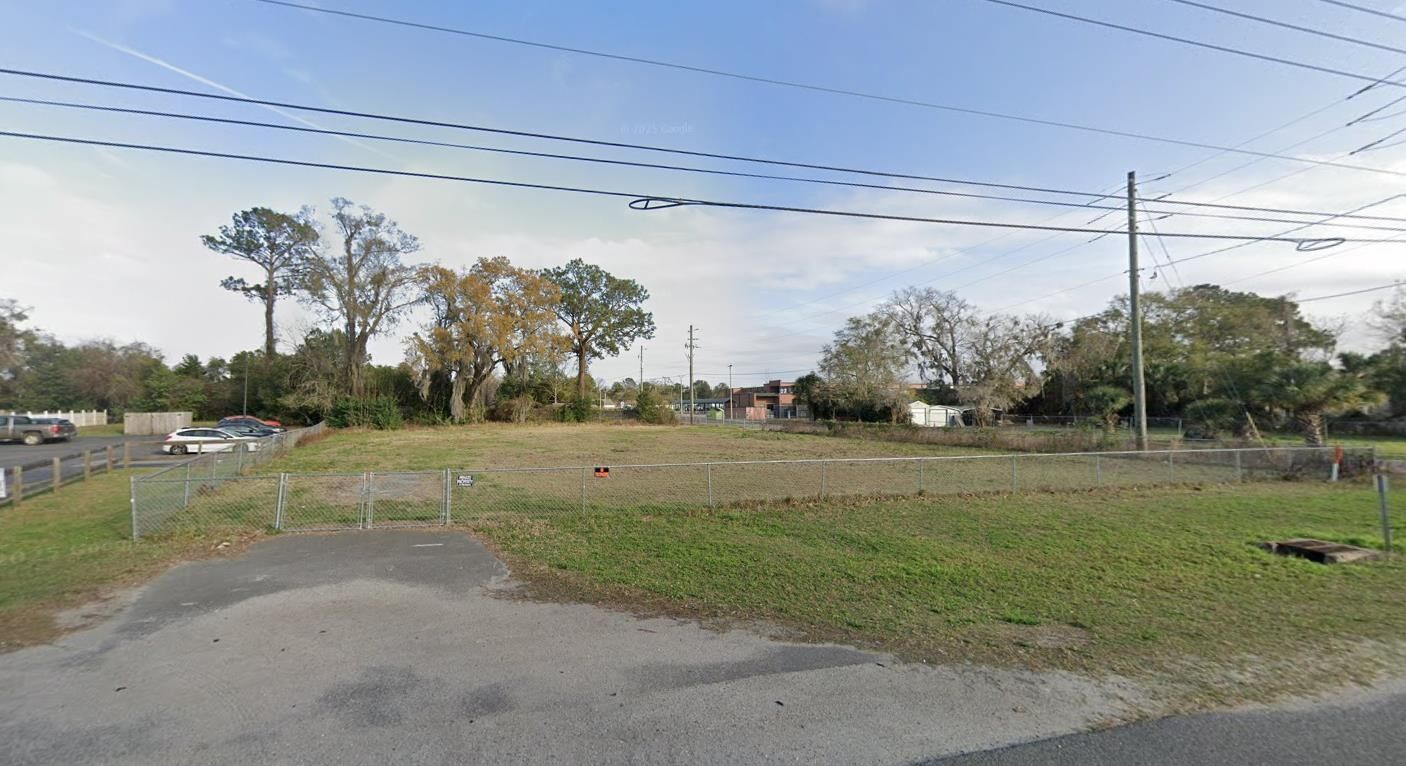 Property Photo:  12761 N Main St  FL 32218 