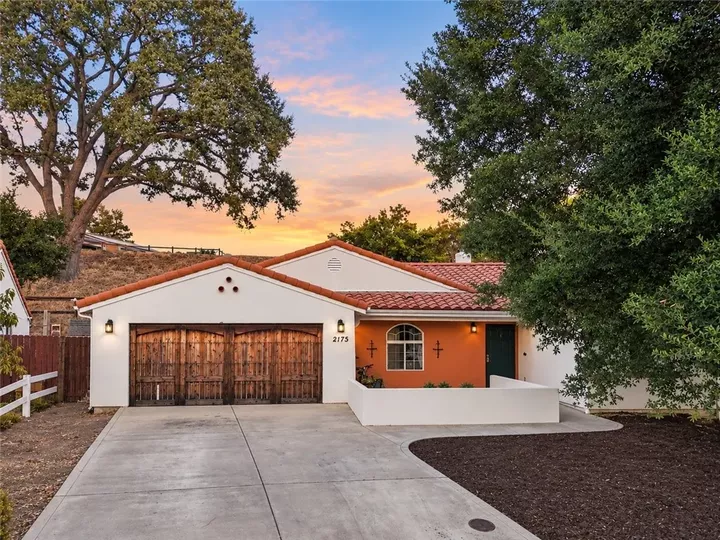 Property Photo:  2175 Avenida Manzana  CA 93422 