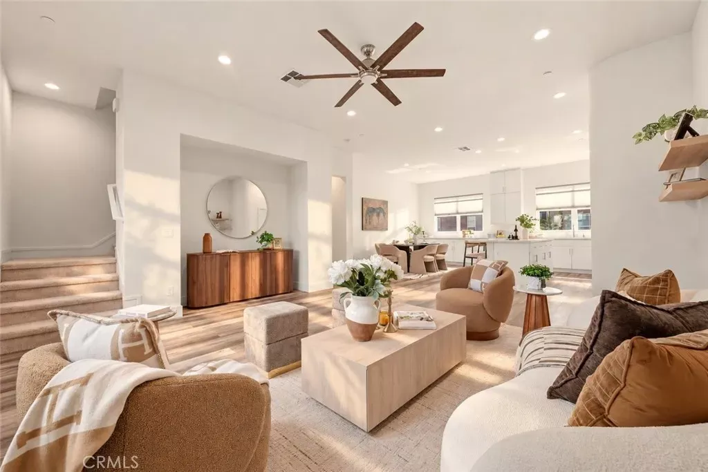 Property Photo: 969 E Mason Lane 102 CA 92805