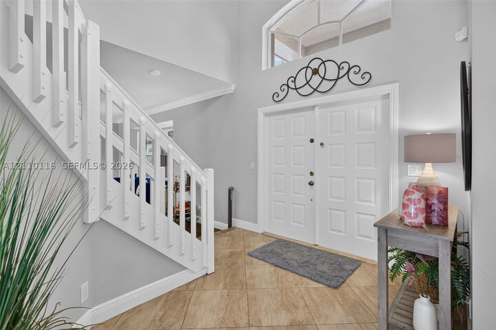 Property Photo: 331 Fairmont Way FL 33326