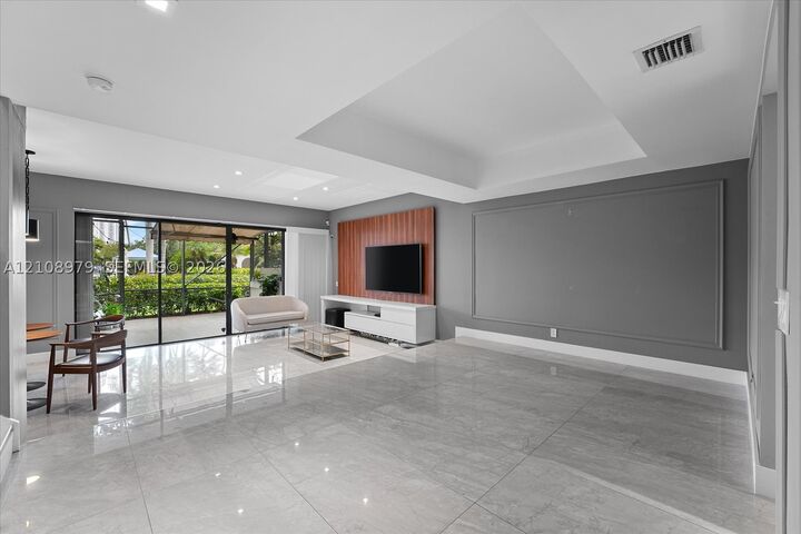 Property Photo: 3602 Yacht Club Dr 405 FL 33180