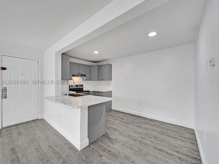 Property Photo:  251 W Palm Cir W 307  FL 33025 