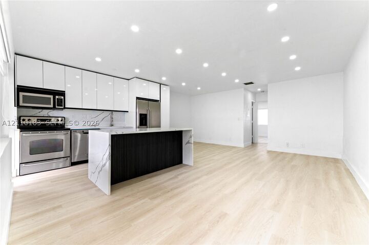 Property Photo: 2881 NE 32nd St 115 FL 33306
