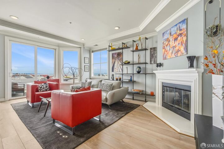 Property Photo: 748 North Point Street 2 CA 94109