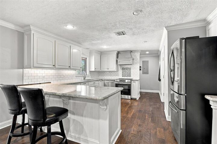 Property Photo:  306 W Lee W  LA 70663 