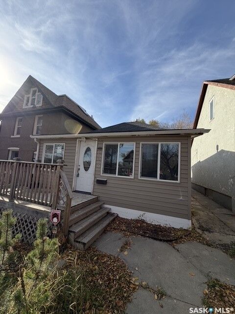 Property Photo: 229 I Avenue N SK S7L 2G3
