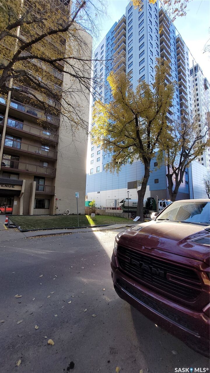 Property Photo: 430 5th Avenue N 203 SK S7K 6Z2