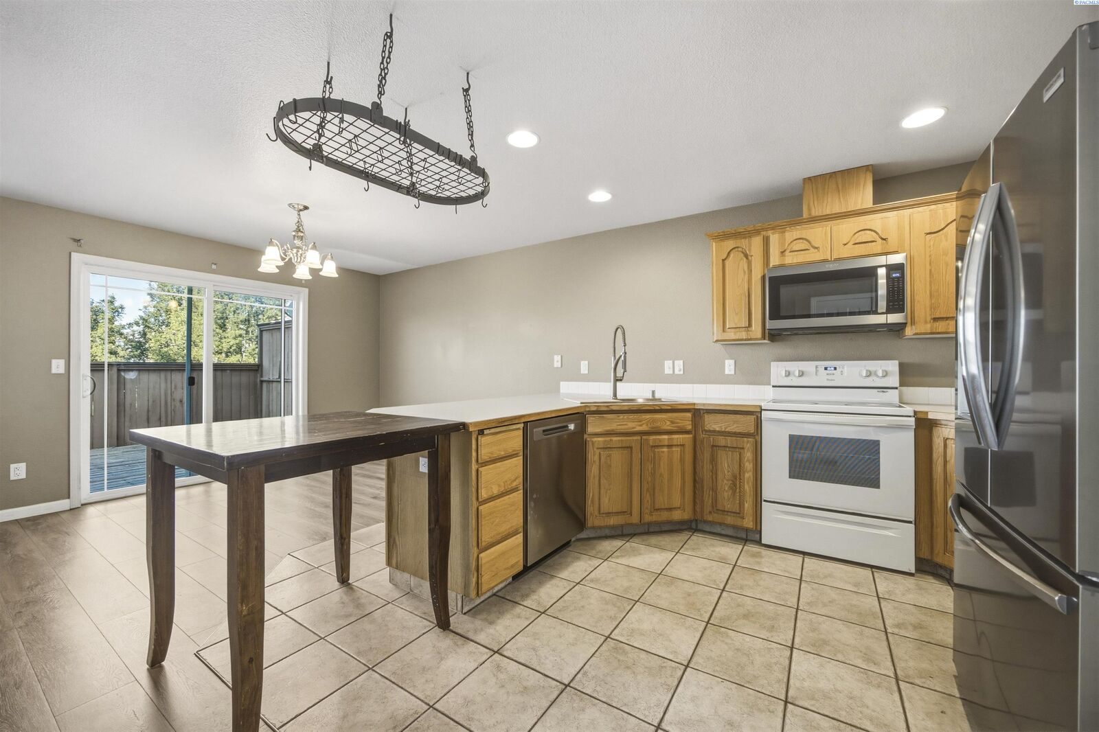 Property Photo:  4902 Road 76  WA 99301 