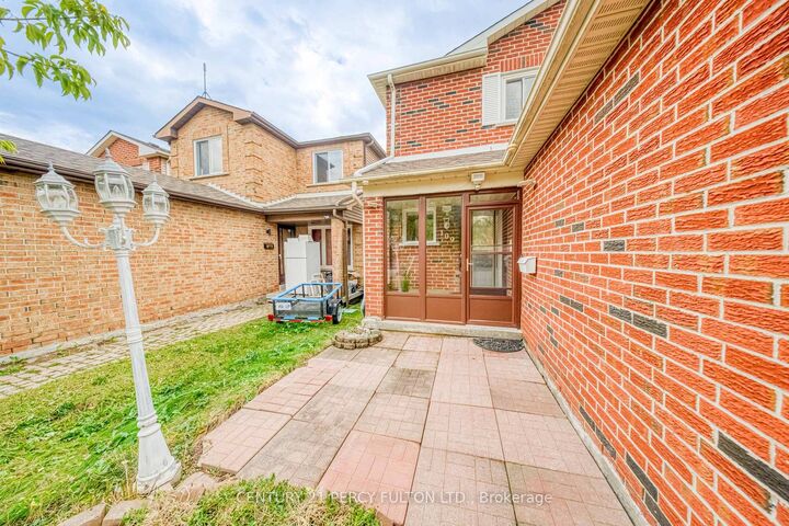 Property Photo:  109 Swinton Crescent  ON L4J 2W9 