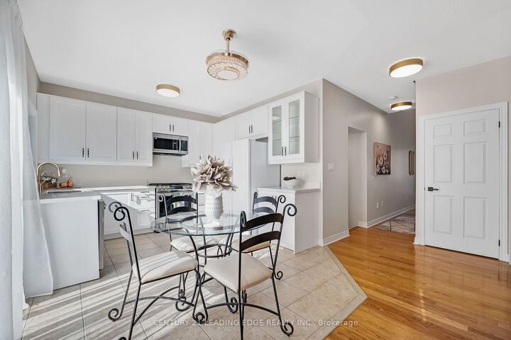 Photo de la propriété:  63 Billingham Heights  ON L4G 7Y1 