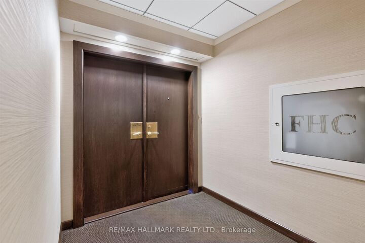 Property Photo:  1166 Bay Street Ph1  ON M5S 2X8 