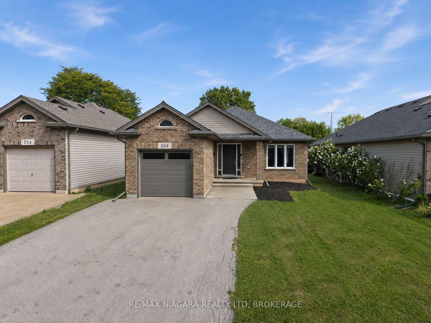 Property Photo:  262 Draper's Street  ON L3C 7N2 