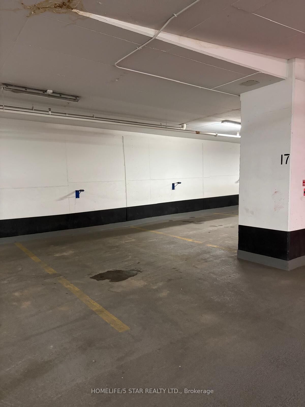 Property Photo:  334 Adelaide Street W Parking P2-17  ON M5V 0M1 
