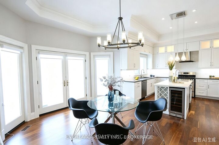 Property Photo:  472 Spring Gate Boulevard  ON L4J 5C7 