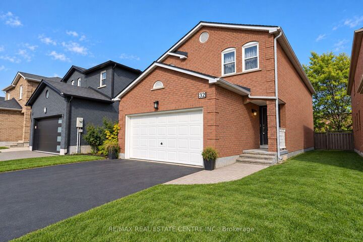 Photo de la propriété:  32 McKinnon Avenue  ON L7G 5H5 