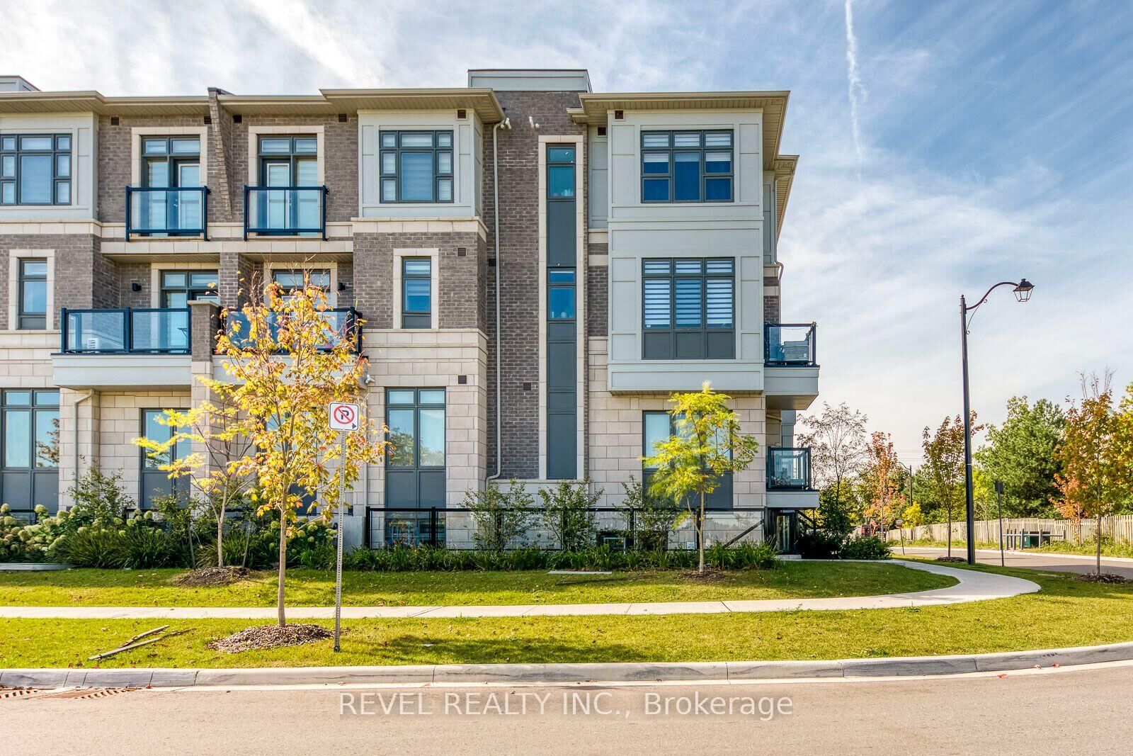 Property Photo:  70 Halliford Place 402  ON L6P 0N5 
