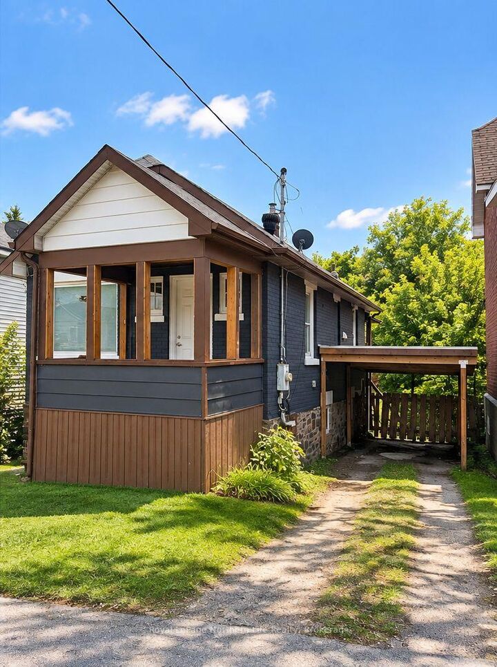Property Photo:  841 Worthington Street E  ON P1B 1J3 