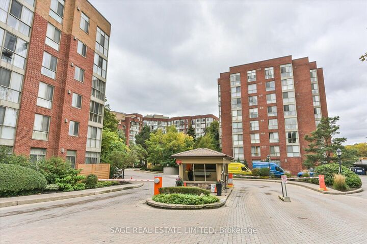 Property Photo:  24 Southport Street 846  ON M6S 4Z1 
