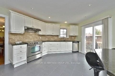 Property Photo:  134 Mossgrove Trail  ON M2L 2W5 