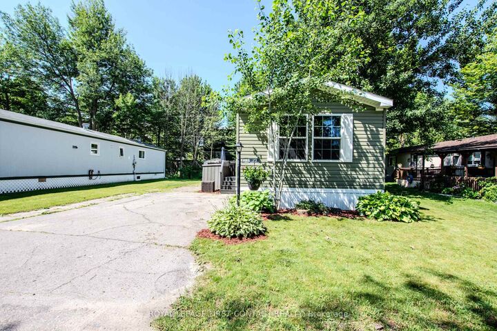 Property Photo: 23 Georgian Glen Drive ON L9Z 1K8