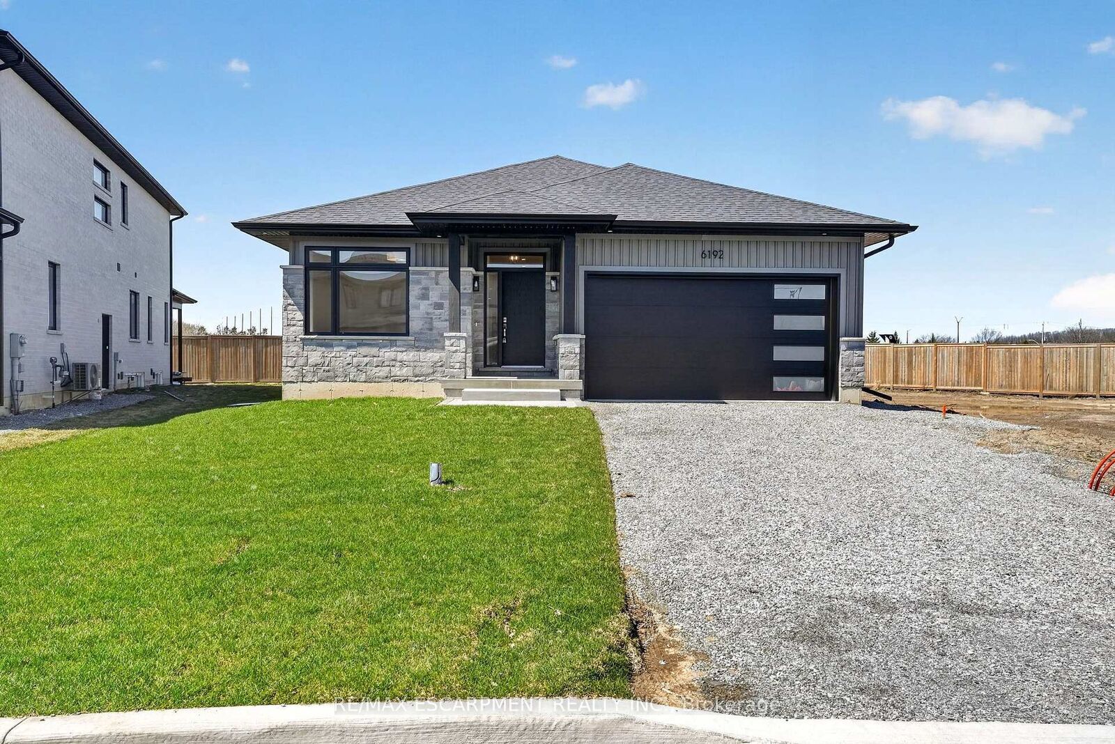 Property Photo:  6192 Curlin Crescent  ON L2H 3W8 