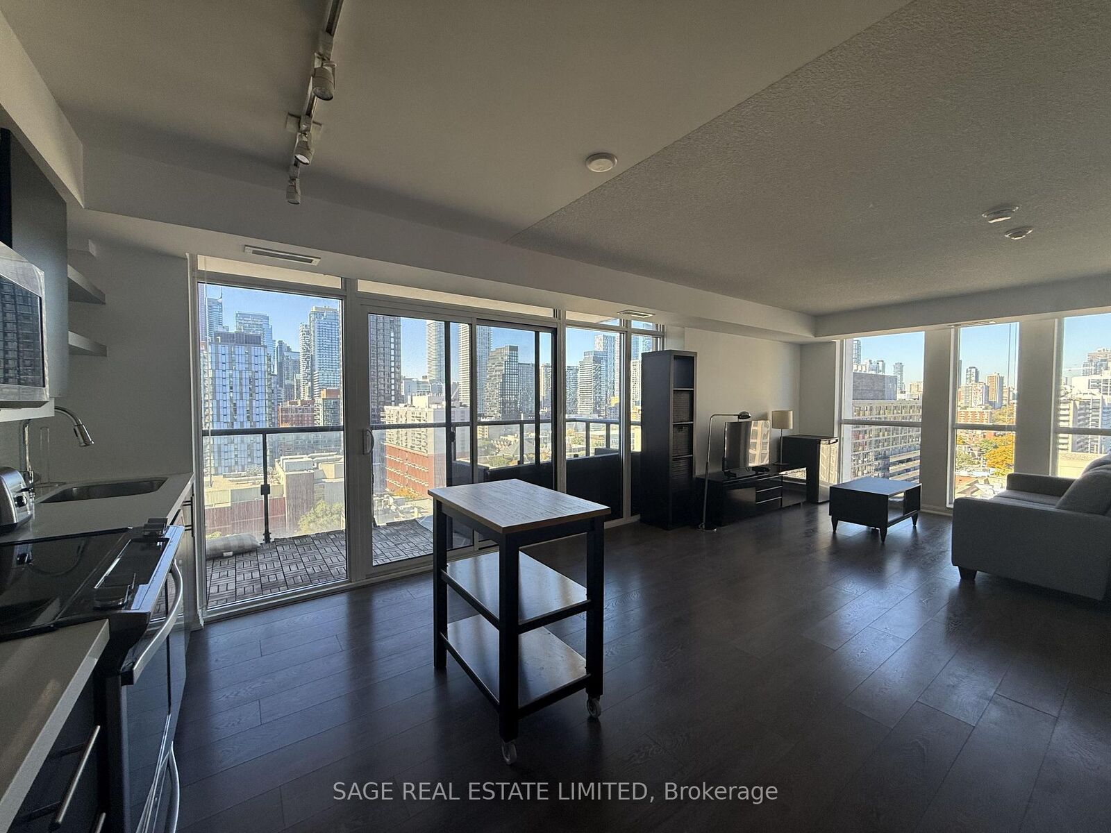 Property Photo:  400 Adelaide Street E 2212  ON M5A 4S3 