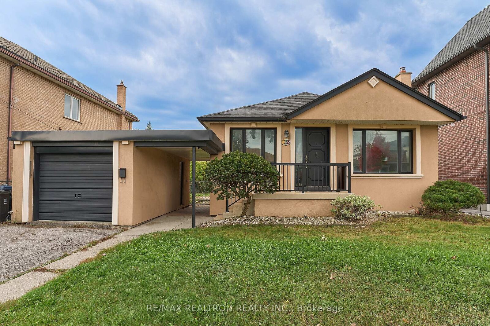 Property Photo:  135 Regina Avenue  ON M6A 1R8 
