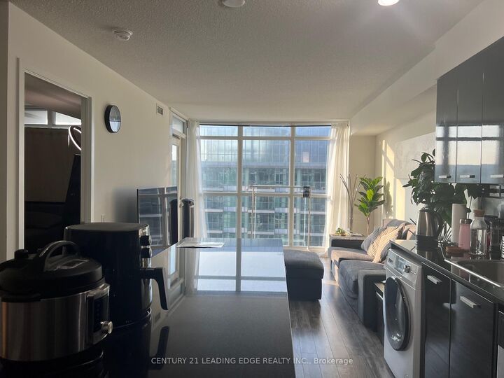 Property Photo:  19 Singer Court 1512  ON M2K 0B2 