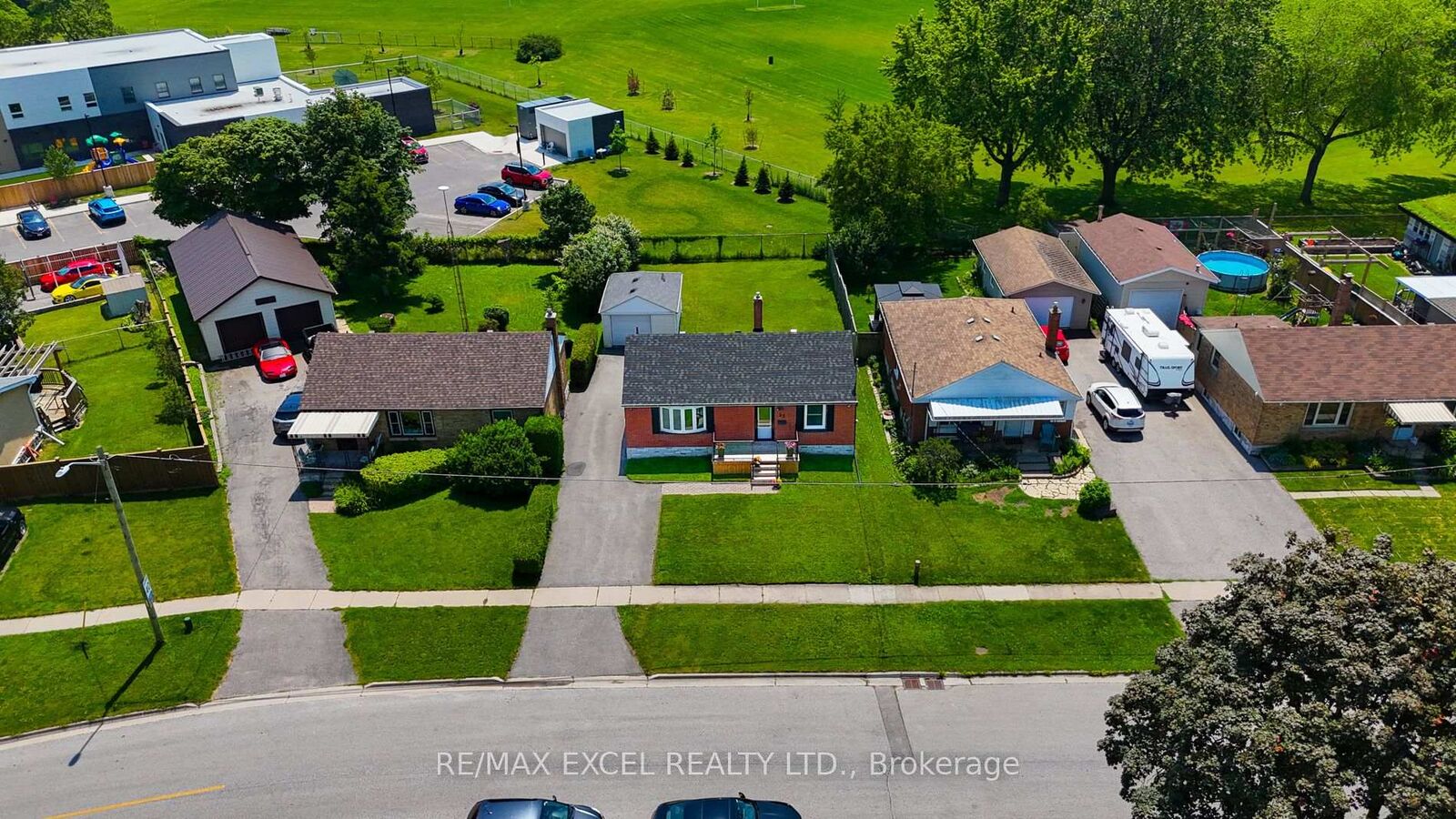 Property Photo:  23 Kawartha Avenue  ON L1H 3Y7 